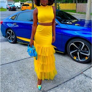 Stand out yellow set long skirt with sleeveless top